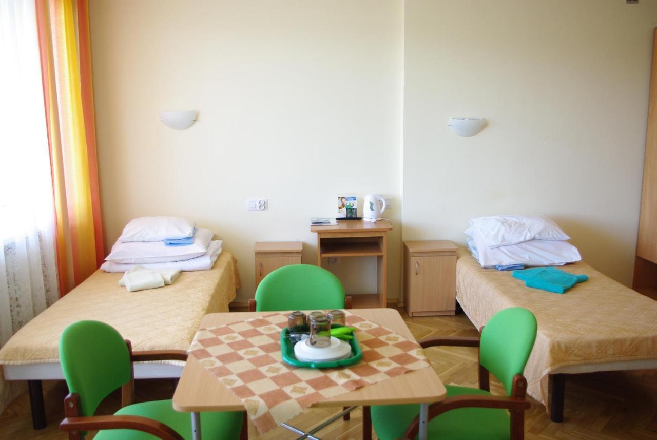 Osrodek Uzdrowiskowy Beskid Hotel Wysowa-Zdrój Екстериор снимка